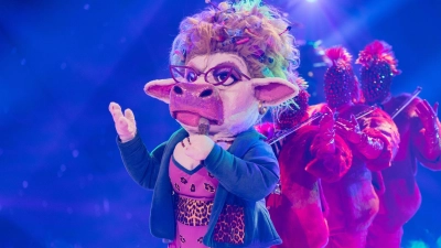 Sie hat gewonnen: Die maskierte Sängerin „Muuhnika“.  (Foto: Rolf Vennenbernd/dpa)