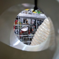 Der Forschungsreaktor „Wendelstein 7-X“ im Max-Planck-Institut für Plasmaphysik in Greifswald. Auch er ist ein Stellarator und damit ein Vorläufer der von Proxima Fusion geplanten Anlagen. (Archivbild) (Foto: Stefan Sauer/dpa)
