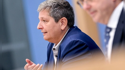 Claudia Plattner ist Präsidentin des Bundesamts für Sicherheit in der Informationstechnik (BSI). Für Cybersicherheit ist das Innenministerium zuständig, für die Digitalisierung der Verwaltung das neue Digitalministerium. (Archivbild)  (Foto: Britta Pedersen/dpa)