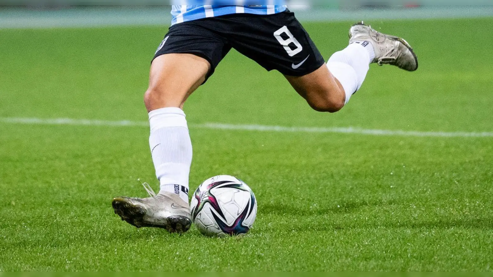 Drei Elfmetertore erzielten die Ansbacher. (Foto: Sven Hoppe/dpa/Archivbild)