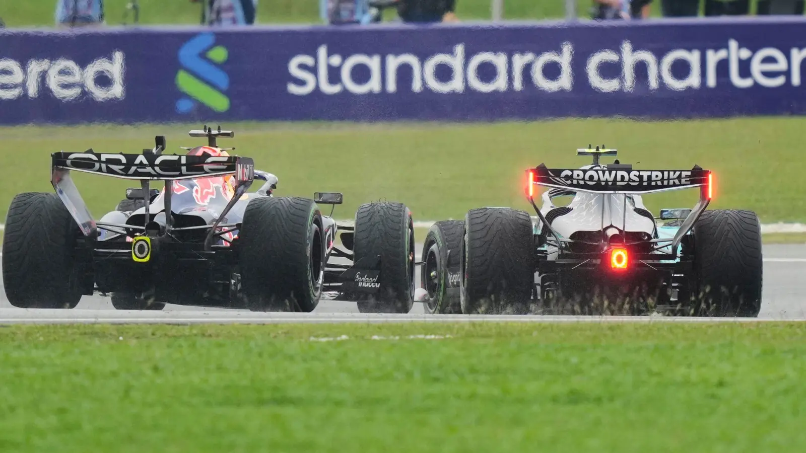 Wehe, wenn ein Formel-1-Auto plötzlich nur noch 20 km/h fährt.   (Foto: Aijaz Rahi/AP/dpa)