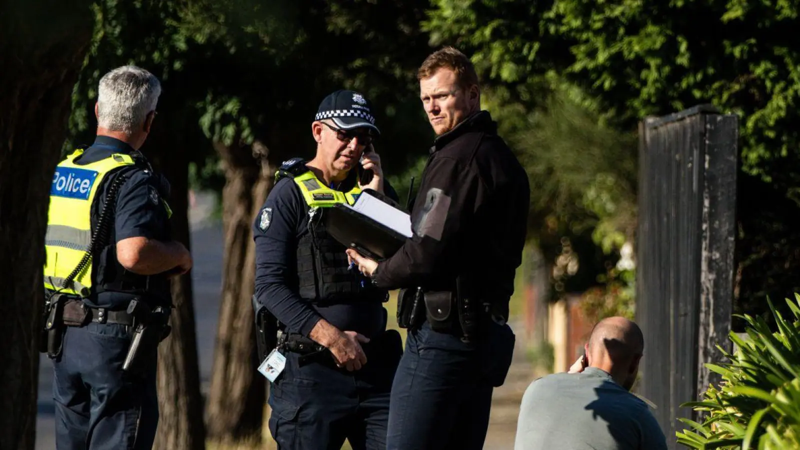 Die Polizei riegelte die Fundstelle der Leiche im Vorort Preston in Melbourne ab. (Foto: Diego Fedele/AAP/dpa)