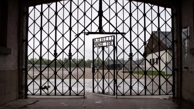 An den Orten des Grauens während des Nationalsozialismus wie hier in Dachau wurden Gedenkstätten errichtet. (Archivbild)  (Foto: Sven Hoppe/dpa)