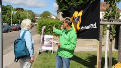 Greenpeace Ansbach hat sich an einer bundesweiten Protestaktion beteiligt und auf das Thema Tierwohl aufmerksam gemacht. (Foto: Robert Maurer)
