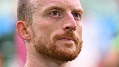 Bleibt in Wolfsburg: Kapitän Maximilian Arnold. (Foto: Swen Pförtner/dpa)