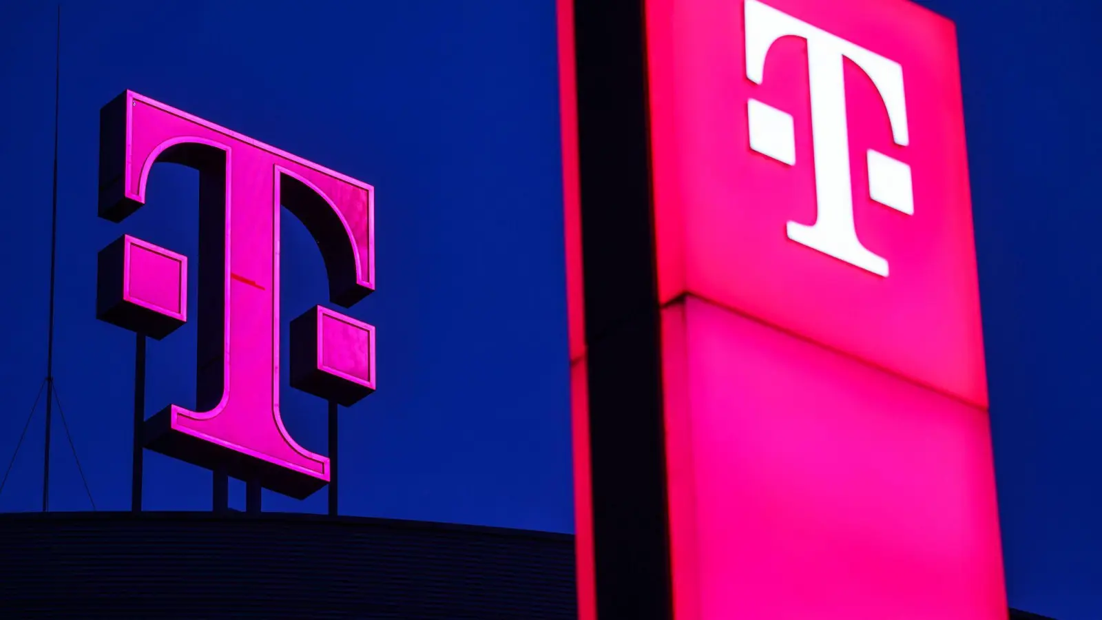 Die Telekom bittet bei Störungen um eine schnelle Information. Am Wochenende gab es einen langen Ausfall in Ansbach.  (Archivbild: Oliver Berg/dpa)