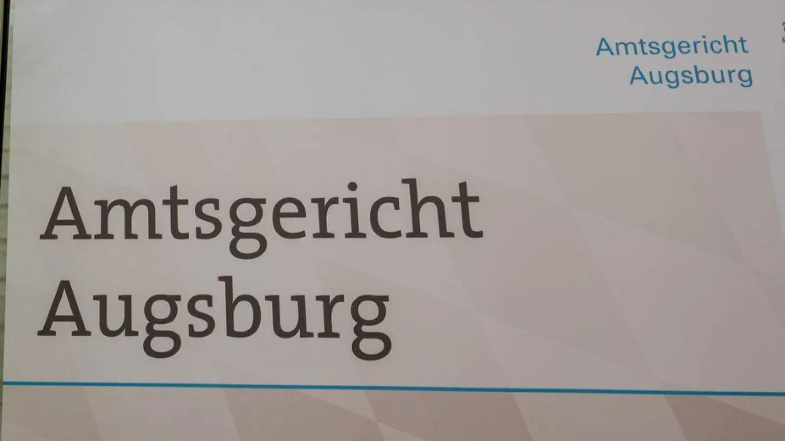 Eine Frau wurde vom Amtsgericht in Augsburg zu einer Geldstrafe von 2.800 Euro verurteilt, weil sie ihren schwer kranken Kater nicht behandeln ließ. Zwei Tage später starb die Katze. (Symbolbild) (Foto: Stefan Puchner/dpa)