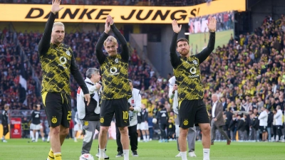 Niklas Süle (l) und Julian Brandt (r) verlassen zum Ende der Saison Borussia Dortmund.  (Foto: Bernd Thissen/dpa)