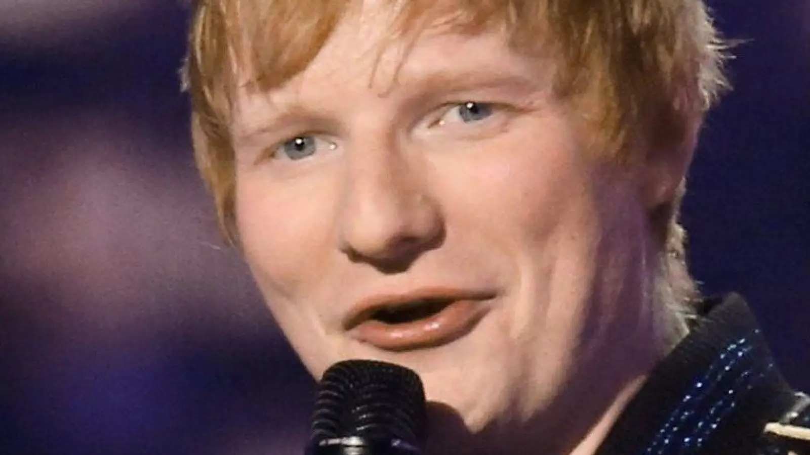 Popstar Ed Sheeran verlässt sich bei der Arbeit an neuen Liedern stark auf das Urteil seiner Ehefrau. (Archivbild) (Foto: Joel C Ryan/AP/dpa)
