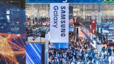 Samsung hat in den vergangenen Monaten im üblichen jährlichen Rhythmus sein neues Spitzenmodell Galaxy S24 auf den Markt gebracht. (Foto: Pau Venteo/AP/dpa)
