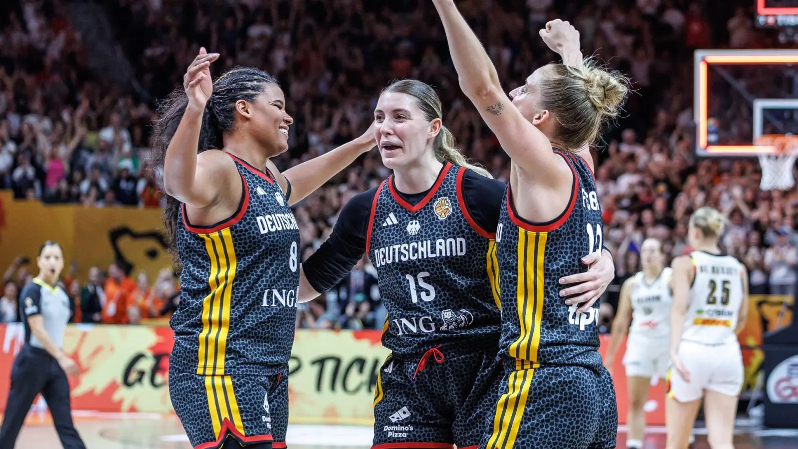 Sieg über den Europameister: Deutschland bejubelt das Halbfinale. (Foto: Andreas Gora/dpa)