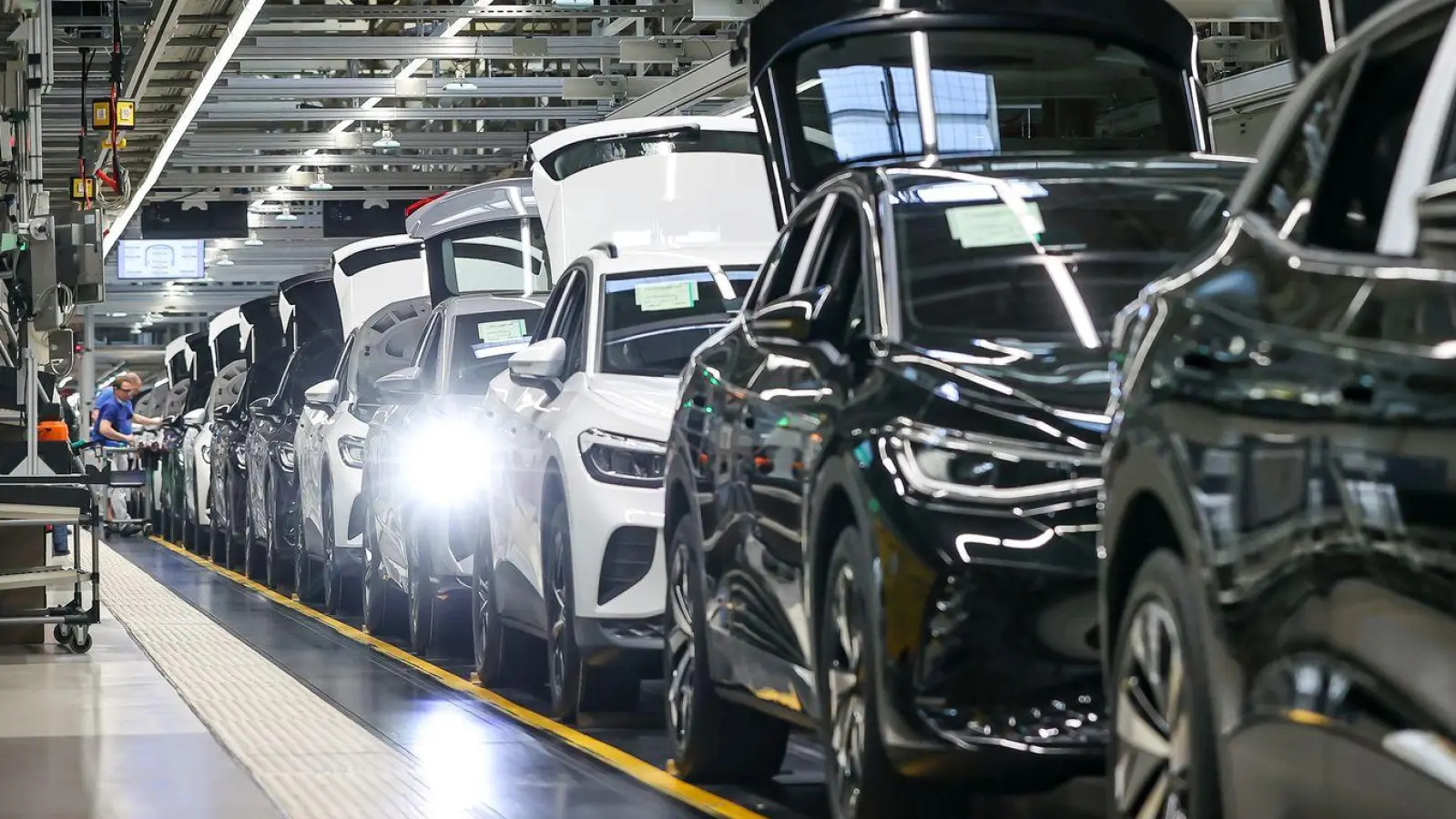 Die E-Auto-Produktion in Zwickau wird im Oktober für eine Woche ruhen. (Archivbild) (Foto: Jan Woitas/dpa)