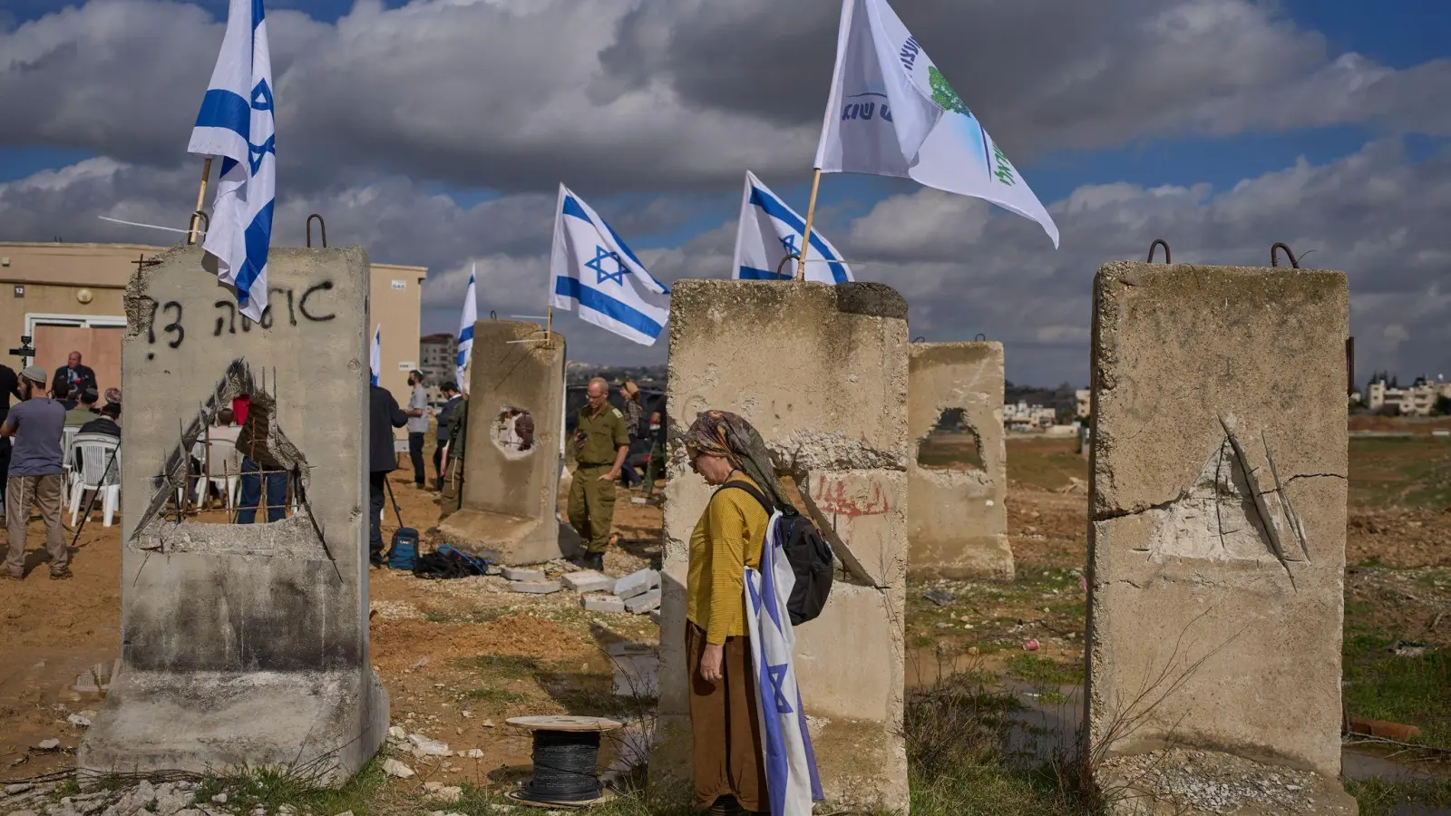 Israelische Siedler bei Einweihung neuer Siedlung im Westjordanland. (Archivbild) (Foto: Ohad Zwigenberg/AP/dpa)