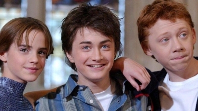 Die Harry-Potter-Filme machten Emma Watson (l-r), Daniel Radcliffe und Rupert Grint zu Stars - so sahen die sie im Jahr 2002 aus. (Archivbild)  (Foto: Andy Butterton/Press Association/dpa)