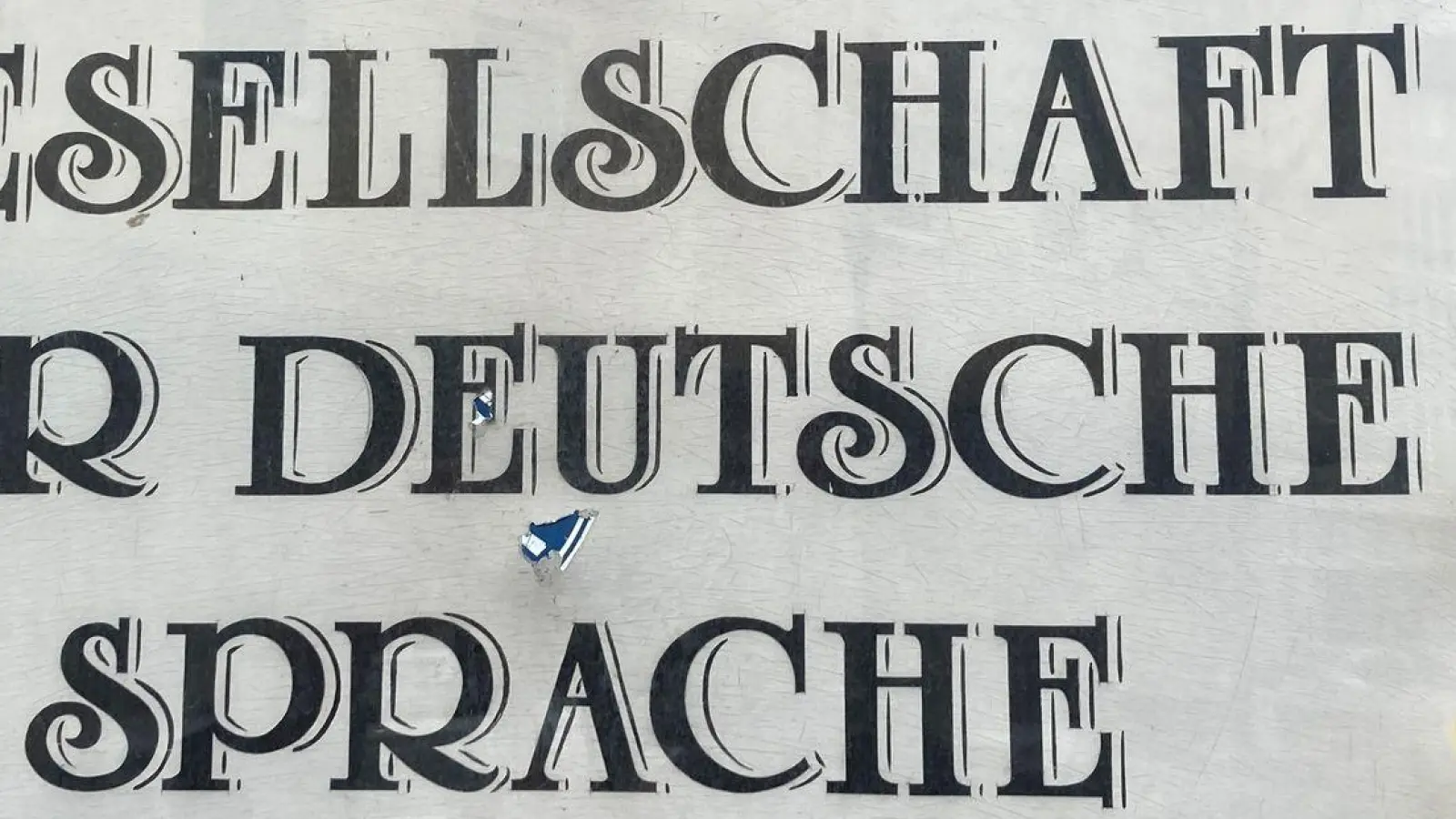 Die Sprachwissenschaftler der Gesellschaft für deutsche Sprache beraten Standesämter, ob ein Vorname eingetragen werden kann oder nicht. (Archivbild) (Foto: Jens Albes/dpa)