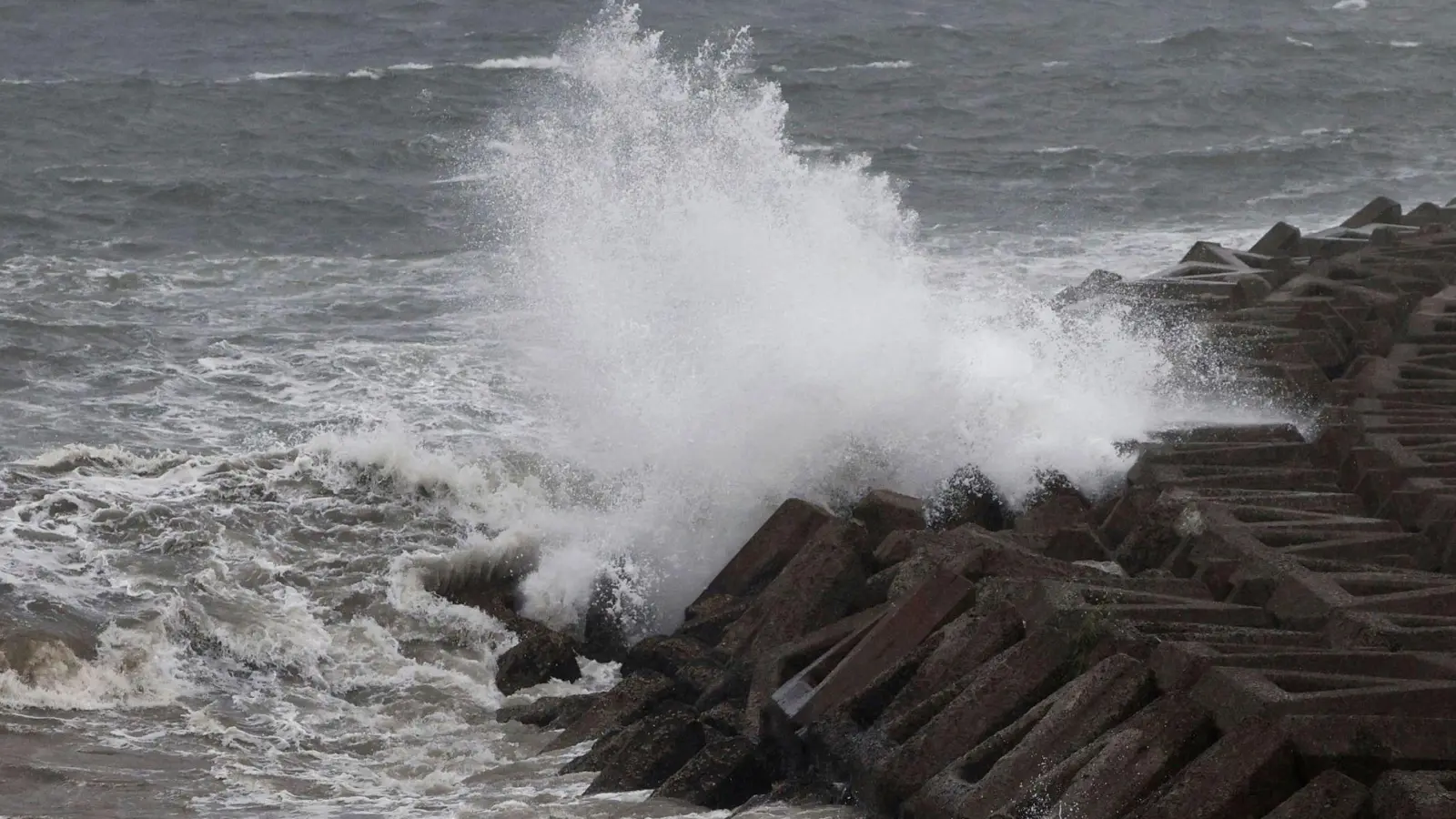 Japan warnt nach Erdbeben vor Tsunamis. (Archivbild) (Foto: Hidetaka Komukai/Kyodo News/AP/dpa)