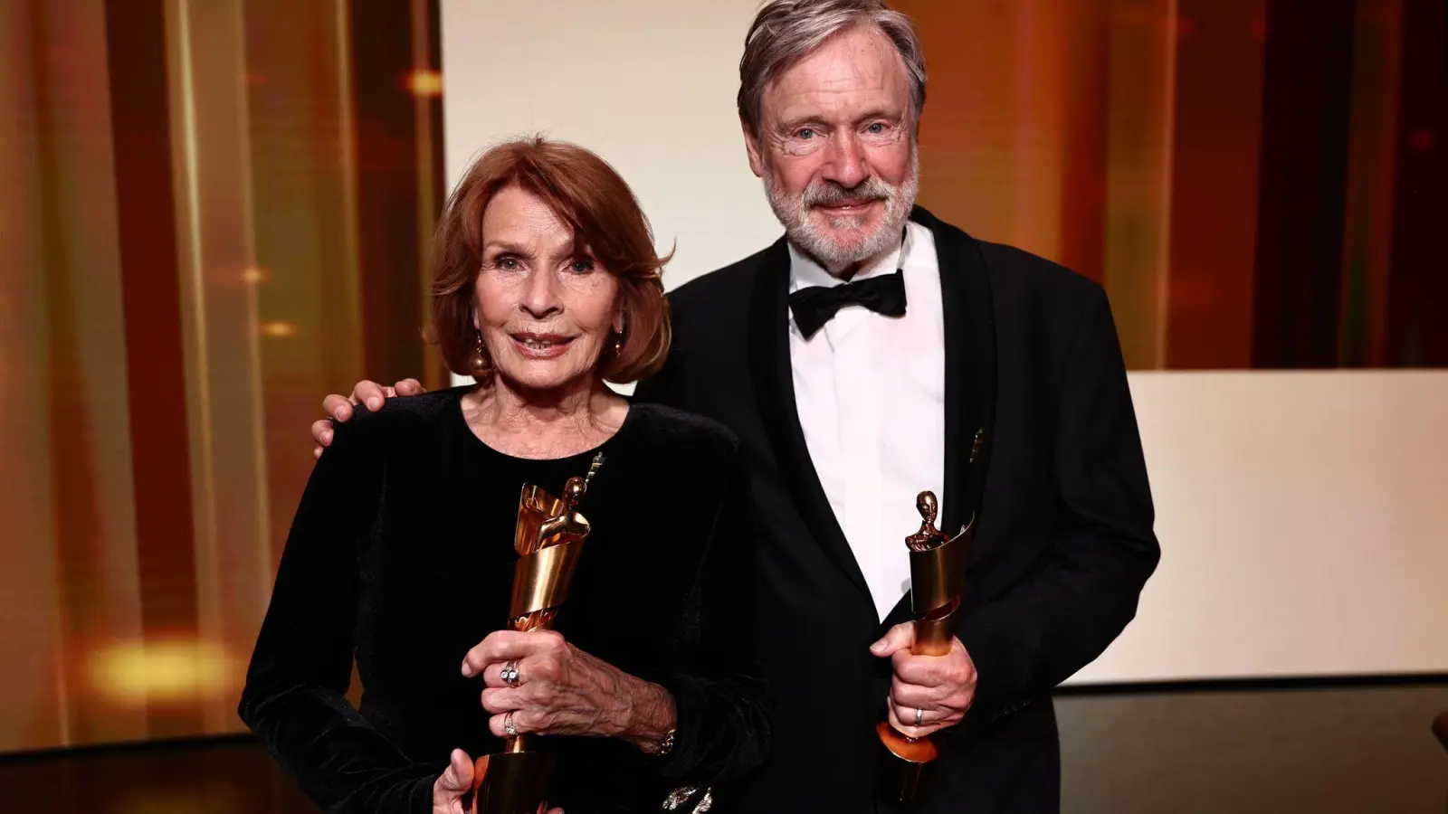 Gewannen beim Deutschen Filmpreis 2026 als Schauspieler: Senta Berger (weibliche Hauptrolle) und Michael Wittenborn (männliche Nebenrolle). (Archivbild) (Foto: Christoph Soeder/dpa)