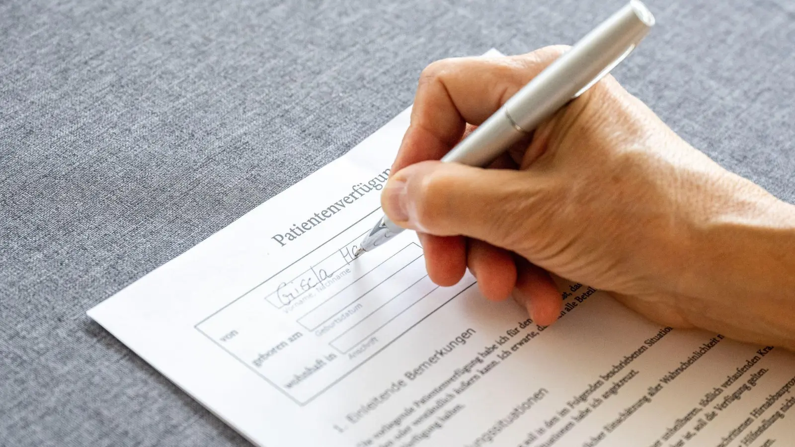 Neue Patientenverfügung für psychische Gesundheit: Menschen können im Voraus festlegen, welche Behandlungen sie in einer Krise wünschen oder ablehnen. (Foto: Benjamin Nolte/dpa-tmn)