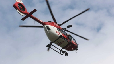 Der 14-Jährige war mit dem Rettungshubschrauber in eine Klinik geflogen worden. (Symbolbild)  (Foto: Bodo Schackow/dpa)
