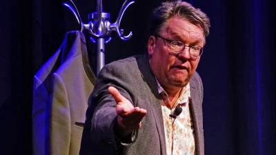 Bot pralles Solo: der Kabarettist Helmut Schleich. (Foto: Elke Walter)