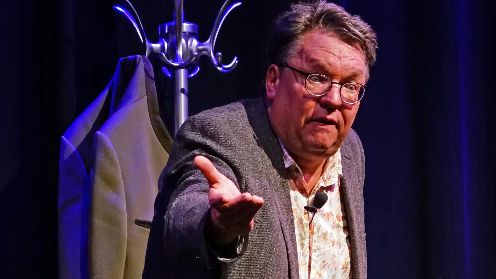 Bot pralles Solo: der Kabarettist Helmut Schleich. (Foto: Elke Walter)