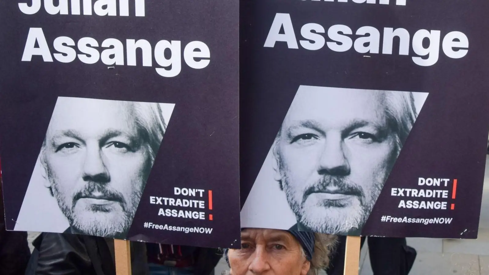 Unterstützer von Julian Assange vor dem Londoner High Court. (Foto: Vuk Valcic/ZUMA Press Wire/dpa)
