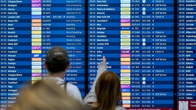 Zahlreiche Flüge starten auch am Montag verspätet. (Foto: Michael Ukas/dpa)