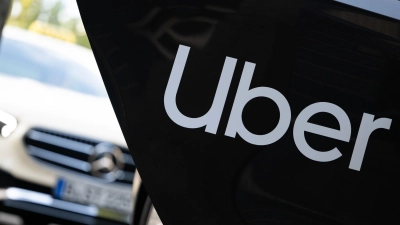 Uber-Fahrten mussten sich in München zuletzt am Taxipreis orientieren. (Archivbild)  (Foto: Sebastian Gollnow/dpa)