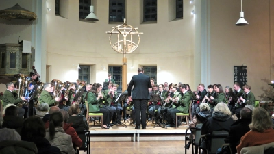 Die Stadtkapelle Dinkelsbühl unter Leitung von Musikdirektor Johannes Krauß zeigte beim Weihnachtskonzert in der St.-Pauls-Kirche ihr Können. (Foto: Alexander Schäffer)