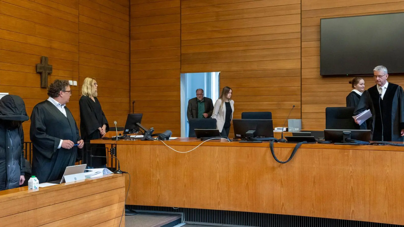 Zeugen schilderten die Frau als liebevolle Mutter, aber auch psychisch instabil. (Archivbild) (Foto: Peter Kneffel/dpa)