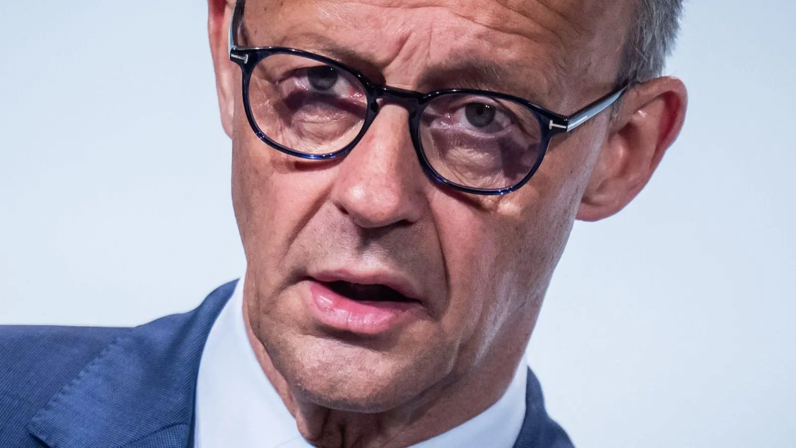 Bundeskanzler Merz hat gute Erinnerungen an seine Wehrdienstzeit. (Archivfoto) (Foto: Michael Kappeler/dpa)