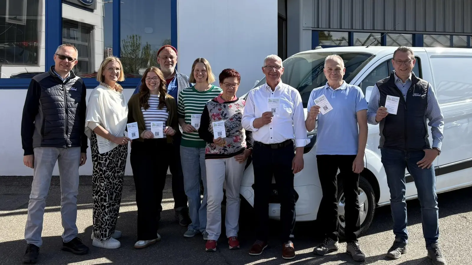 Das Bürgerbus-Team (von links): Gerd Vogel, Anke Schrenk, Franziska Breiter, Hannes Bürckmann, Katja Seemann, Helga Ruhnow, Richard Strauß, Johannes Schneider, und Thomas Deinl.  (Foto: ILE Region)