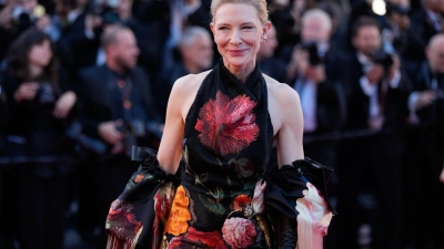 Cate Blanchett hat nichts gegen Männer, aber irgendwann seien ihre Witze immer dieselben, sagt sie.  (Foto: John Locher/Invision/AP/dpa)