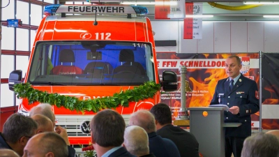 Der Schnelldorfer Feuerwehrkommandant Marcus Lechner hat im neuen MFZ bereits drei Einsätze gefahren.  (Foto: René Chlopotowski)
