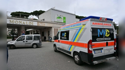 Der kleine Junge wird in der Monaldi-Klinik von Neapel behandelt. (Foto: Felice De Martino/IPA via ZUMA Press/dpa)