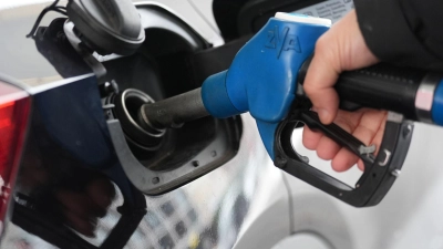 Tanken ist wieder deutlich teurer geworden. Vor allem der Dieselpreis hat angezogen. (Archivbild) (Foto: Marcus Brandt/dpa)