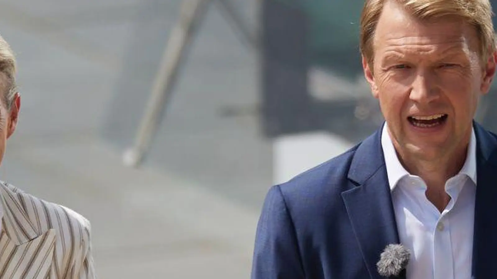 Das am Sonntagnachmittag live im Internet übertragene Interview mit Weidel wurde im Berliner Regierungsviertel an der Spree unter freiem Himmel geführt. (Foto: Joerg Carstensen/dpa)