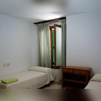 Schlafraum in einem Kloster auf Mallorca: Wer alle Reize aussperrt, schafft zwangsläufig mehr Raum für die eigenen Gedanken. (Foto: Clara Margais/dpa/dpa-tmn)