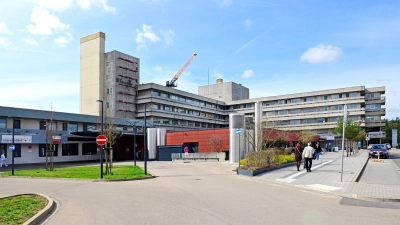 Die Baumaßnahmen am Krankenhaus in Ansbach sind aus Sicht von Vorstand und Verwaltungsrat sinnvoll, auch wenn derzeit immer wieder nicht alle Betten belegt werden können, weil das Personal fehlt. (Foto: Alina Boger)