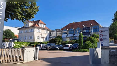 Während das Borkholder-Haus umgebaut wird, nutzt das Theater Ansbach das ehemalige FÜW-Gebäude in der Eyber Straße als Ausweichspielstätte. (Foto: Florian Schwab)