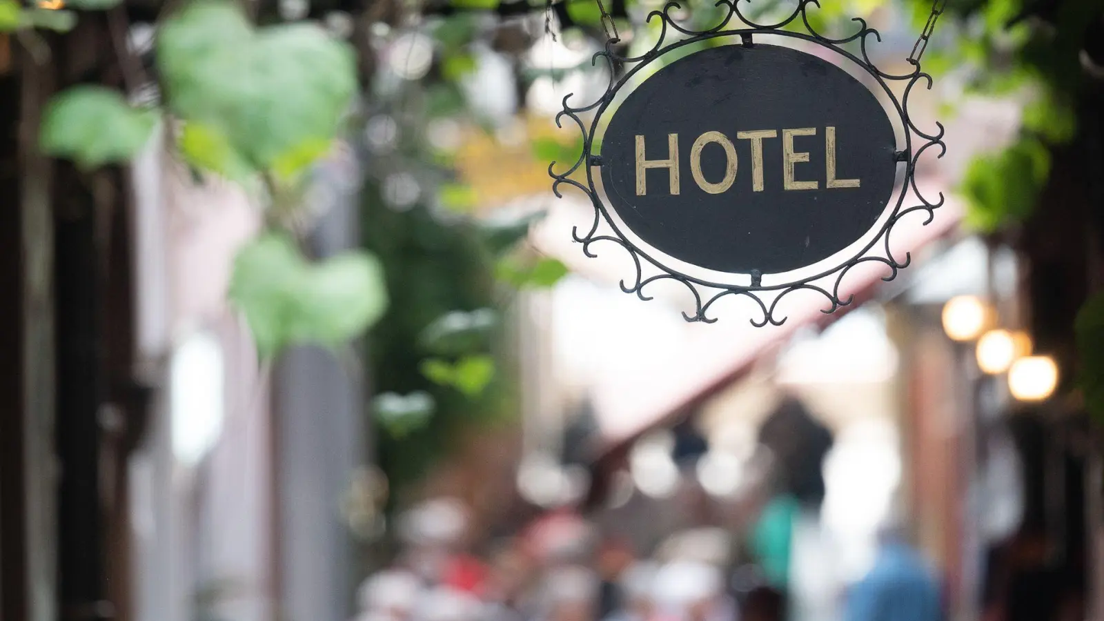 Der späte Ostertermin hat im April für ein deutliches Plus bei den Übernachtungszahlen in Hotels und anderen Beherbergungsbetrieben in Deutschland gesorgt. (Foto: Sebastian Gollnow/dpa)