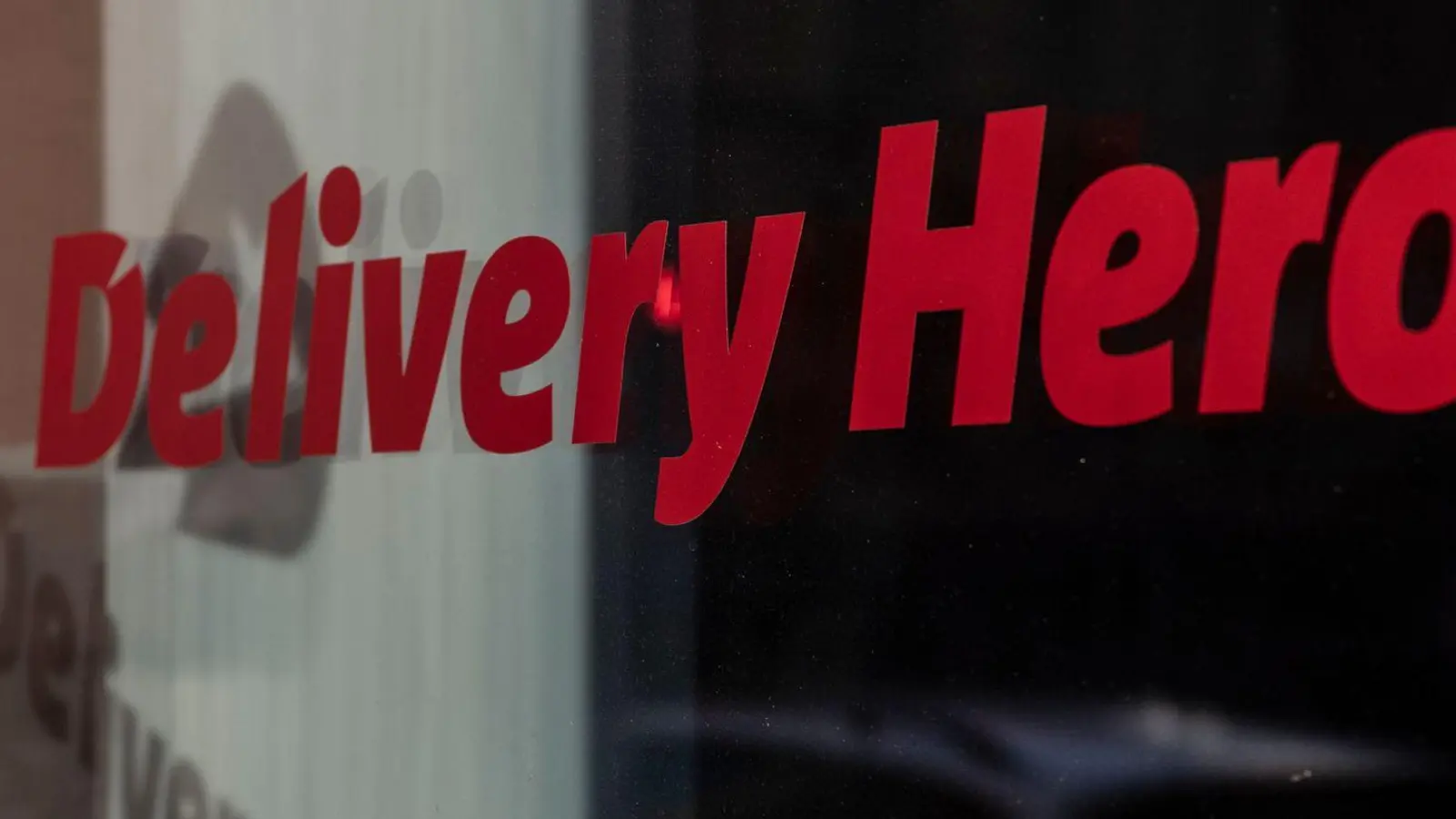 Delivery Hero muss wegen illegaler Absprachen eine Millionenstrafe zahlen. (Archivbild)  (Foto: Paul Zinken/dpa)