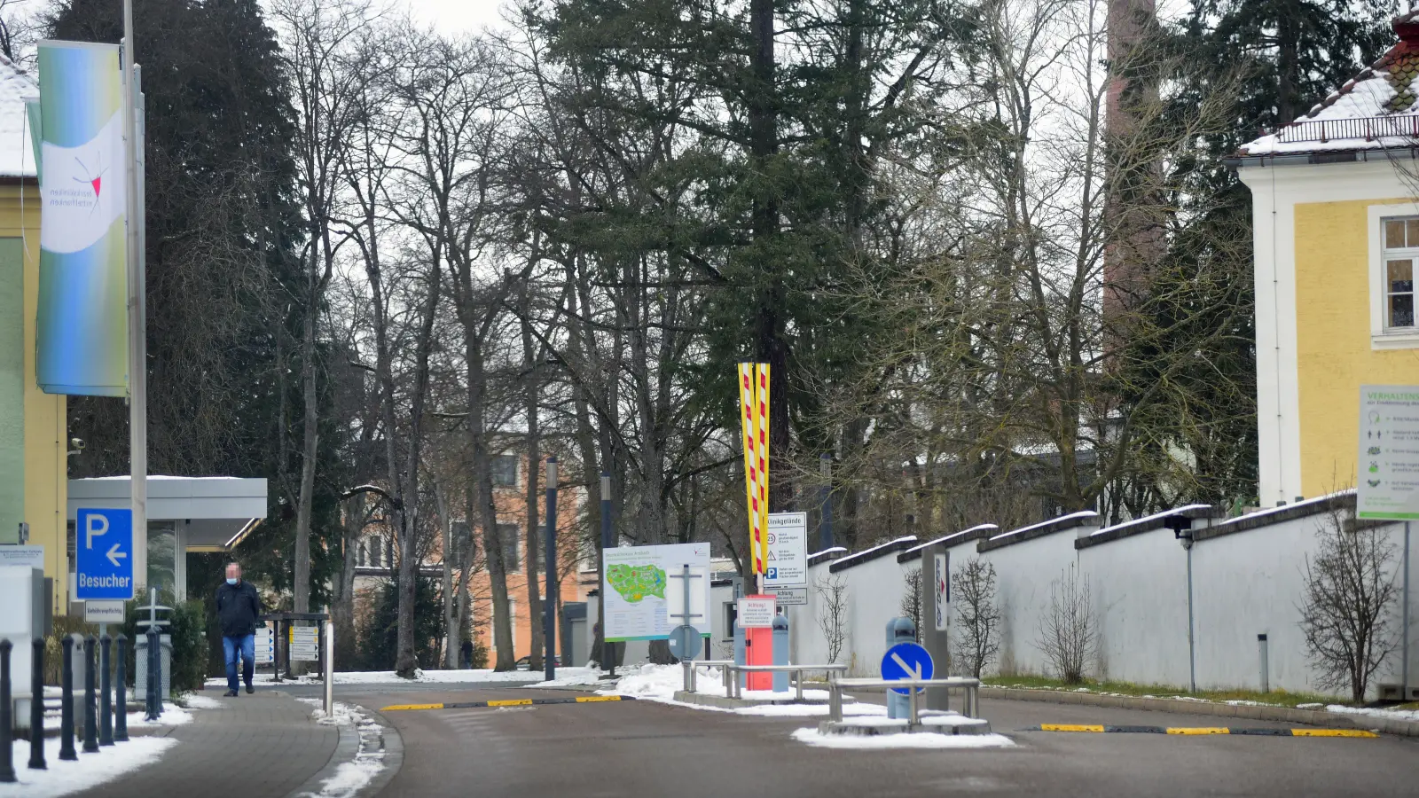 Das Bezirksklinikum in Ansbach kann vorübergehend keine neuen Patienten aufnehmen. (Foto: Jim Albright)