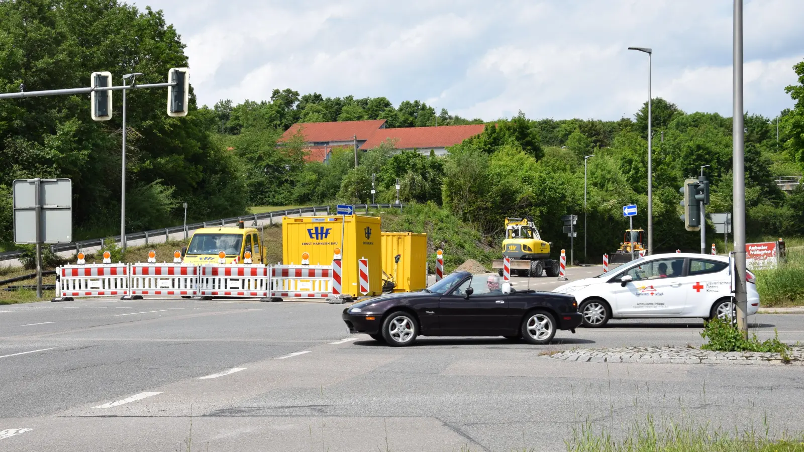 Für den Umbau des Knotenpunktes musste der Hohenzollernring in diesem Bereich halbseitig gesperrt werden. Die Arbeiten sollen rund sechs Wochen dauern. (Foto: Florian Schwab)