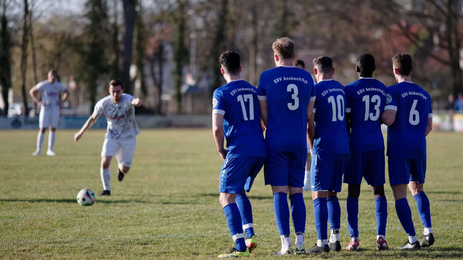 Im Spiel gegen Herrieden hielt der ESV Ansbach-Eyb das Tor frei. Die Herrieder versuchten vergeblich, den Rückstand aufzuholen. Der ESV spielt gegen Meckenhausen, Herrieden in Dinkelsbühl. (Foto: Tizian Gerbing)