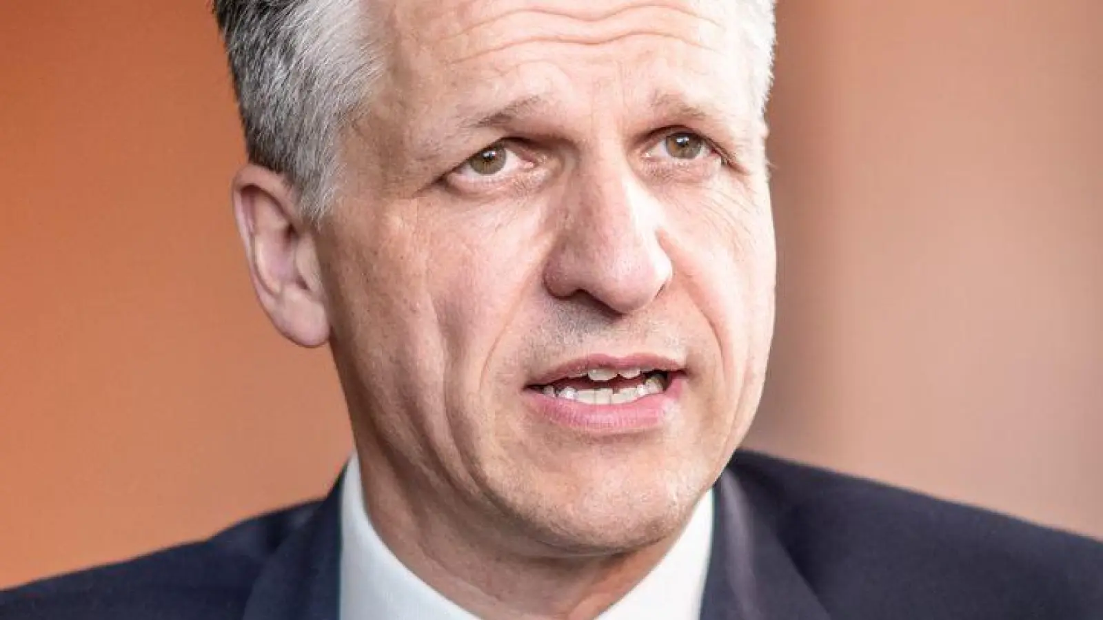 Wie können die Milliardenlöcher im Haushalt gestopft werden? Kanzleramtsminister Thorsten Frei (CDU) meint: Nicht mit Steuererhöhungen. (Archivbild) (Foto: Michael Kappeler/dpa)