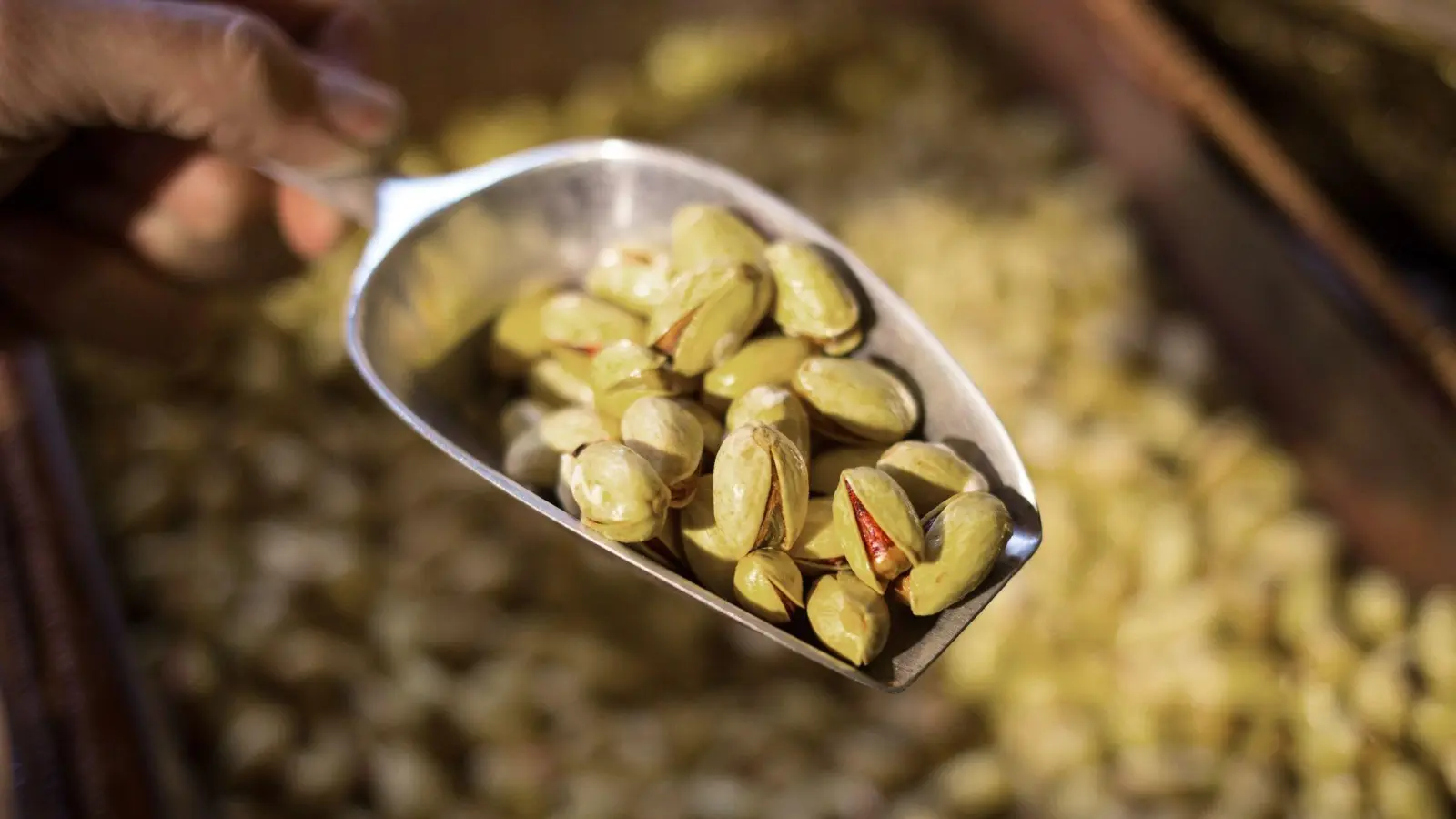 Aus Pistazien wird eine beliebte Creme gemacht. (Symbolbild) (Foto: Christian Charisius/dpa/dpa-tmn)