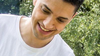 Hygiene ist entscheidend: Gründliches Reinigen von Händen und Küchenutensilien reduziert das Risiko von unerwünschten Nachwirkungen der Grillparty. (Foto: Christin Klose/dpa-tmn)