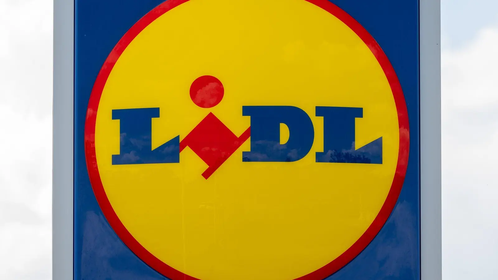Lidl baut ein Pub in Nordirland. (Archivbild) (Foto: Hendrik Schmidt/dpa)