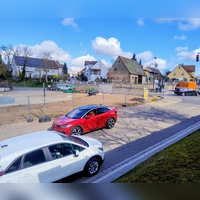 Unter der großen Freifläche an der Götz-Kreuzung soll ein Regenrückhaltebecken entstehen. Wie der Platz dann oberirdisch genutzt wird, ist unklar. (Foto: Eckard Dürr)